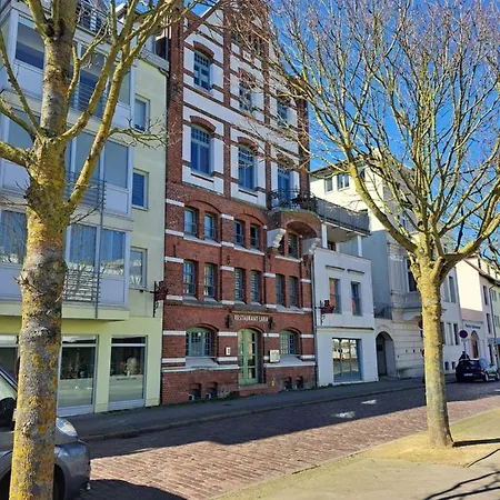 Urige Im Hafen Stralsunds